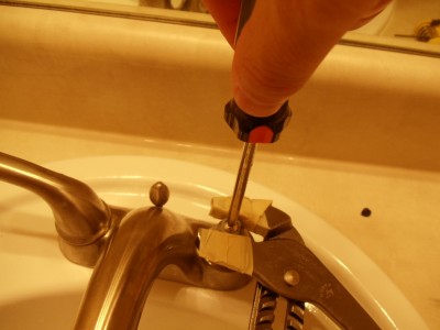 Fixing leaking faucet - unscrewing adapter